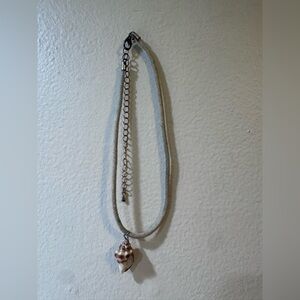 Beach whimsical choker with a beautiful sea shell.